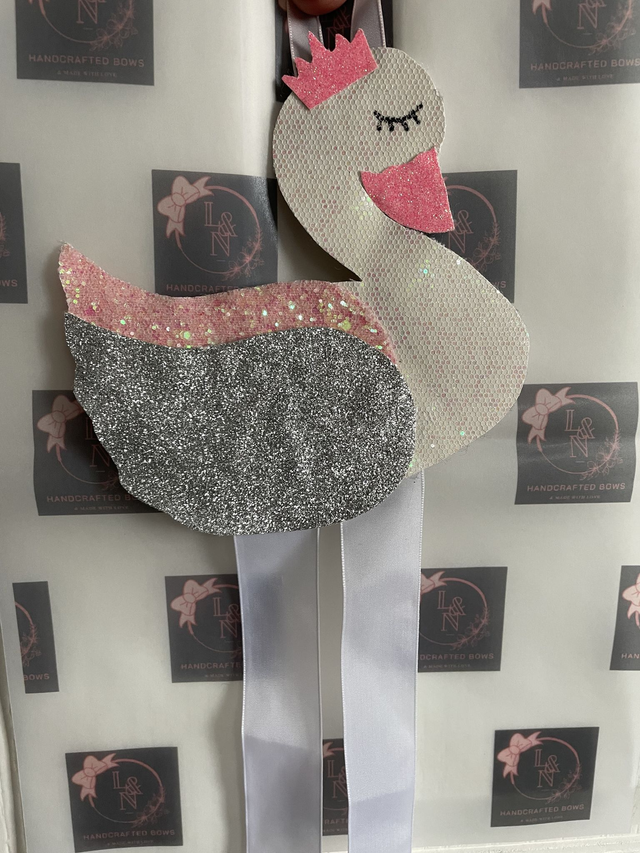 Princess Swan Bow Holder