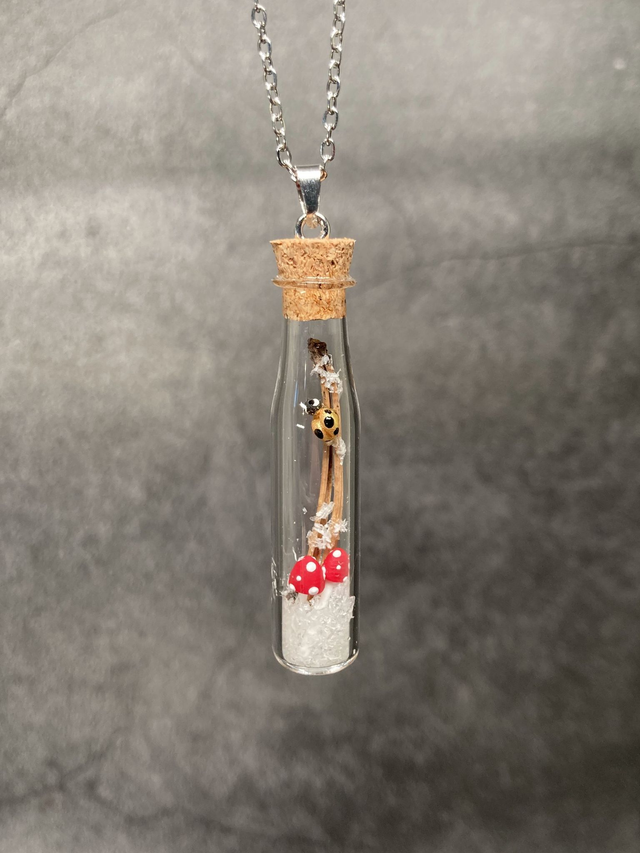 Pendentif long givré amanite rouge et coccinelle