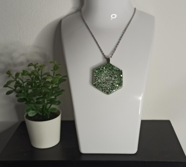 Pendentif vert pailleté CO022