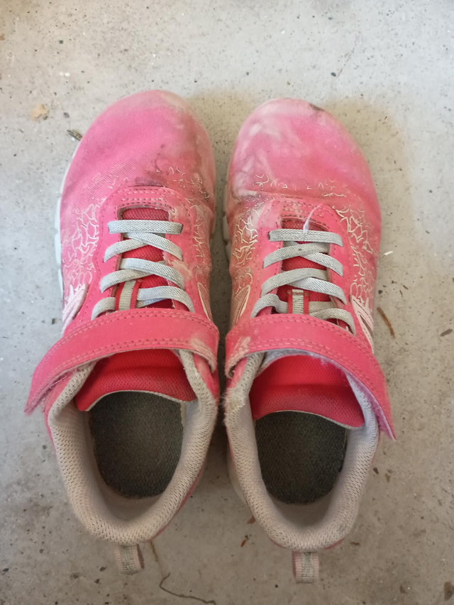 Decathlon UK1 velcro trainers 