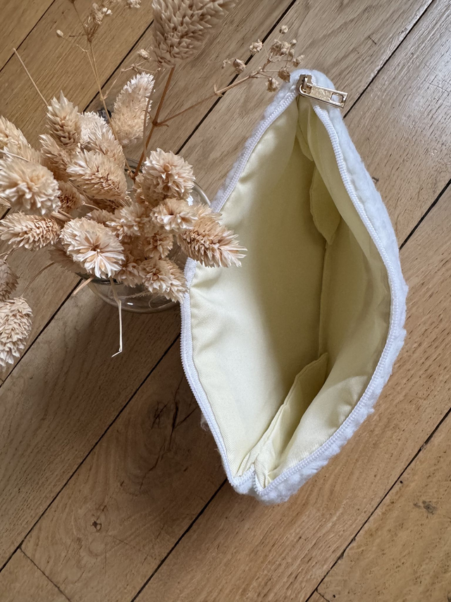 Trousse moumoute brodée "Amour"