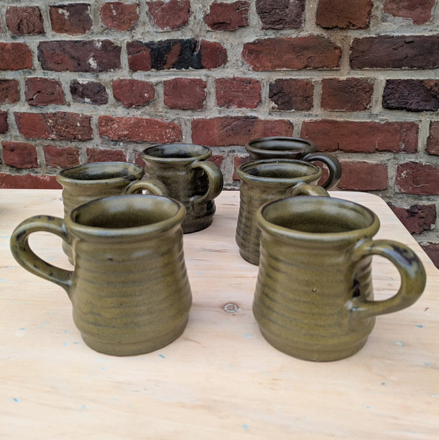 Tasses en gré vert olive