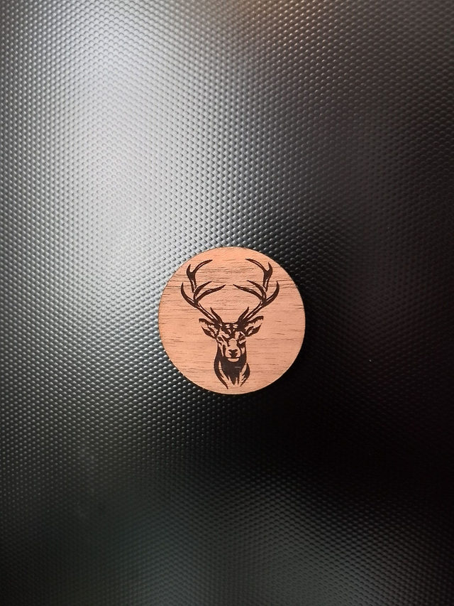 🧲 Magnet en bois gravé – 4 cm