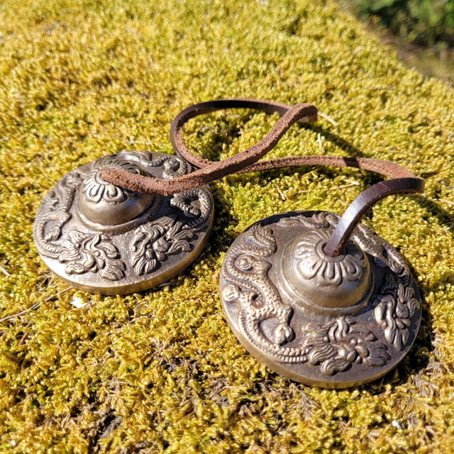 Tingsha symbaalit lohikäärmekuviolla