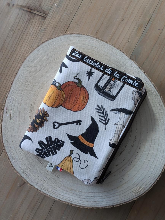 Pochette à liseuse halloween