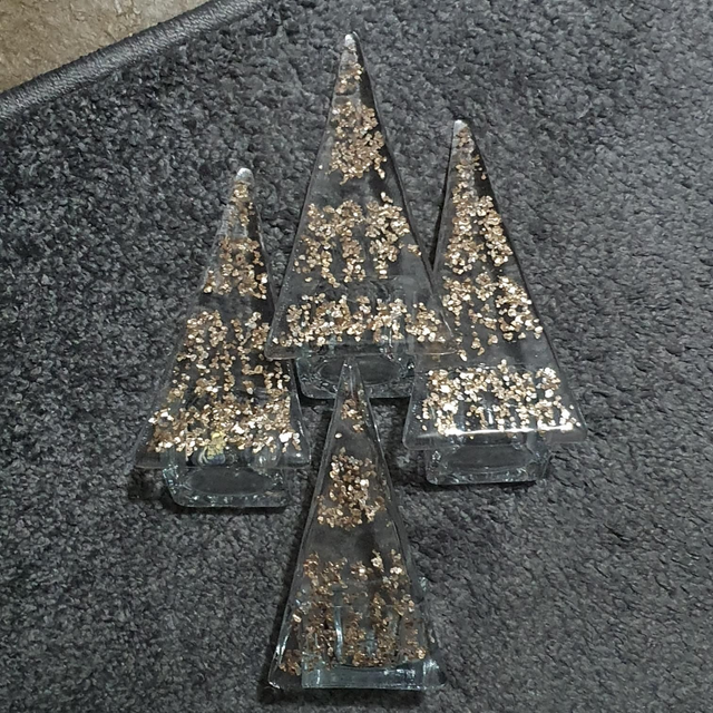 Large Gold flake design Xmas tree tealight holder