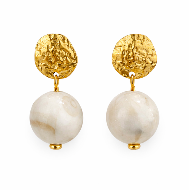 Pendientes acero dorado esfera crema 