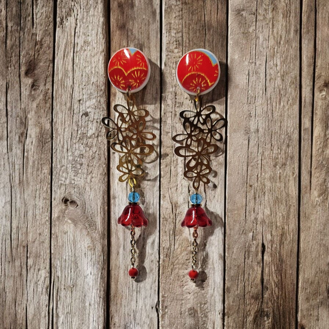 Boucles d'oreilles pendantes motifs japonais rouge et bleu
