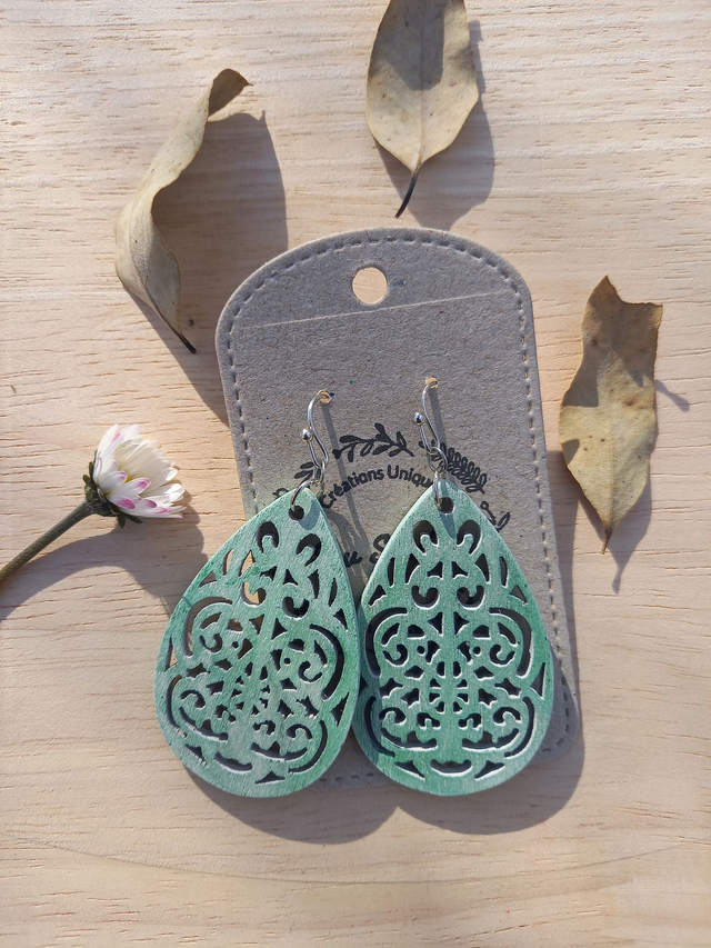 Boucles d&#039;oreilles Bois - arabesques - bleu/vert