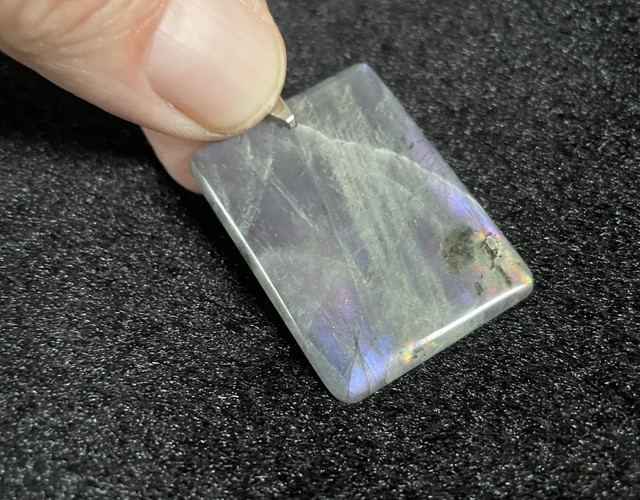 Pendentif original en Labradorite violette de Qualité AA+