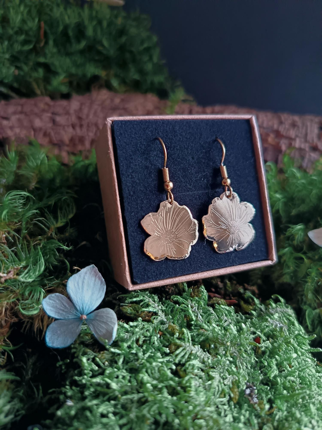 Boucles d'oreilles - crochets - fleurs - laiton - La&Titia