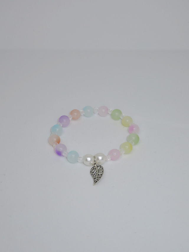 Bracelet pastel et feuille