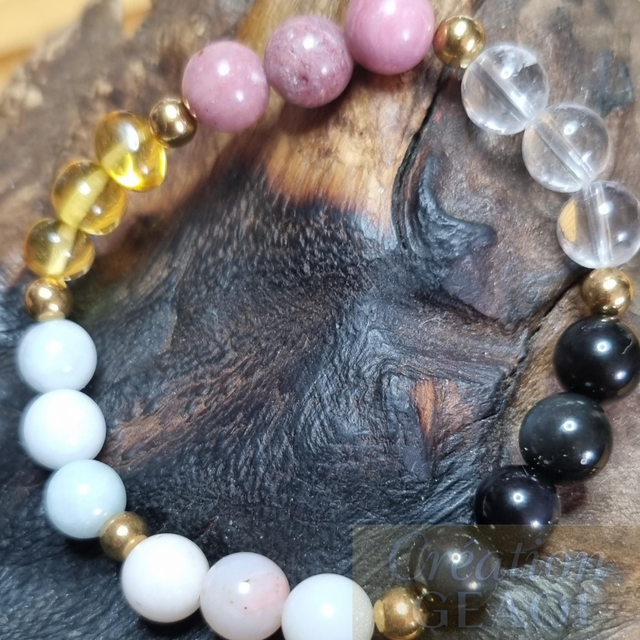 Bracelet des êtres chers :obsidienne noire, Opale Rose, emeraude, ambre, rhodocrosite, cristal de roche
