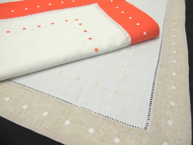 MANTELERIA BODOQUES BEIGE Y BLANCO 225X225