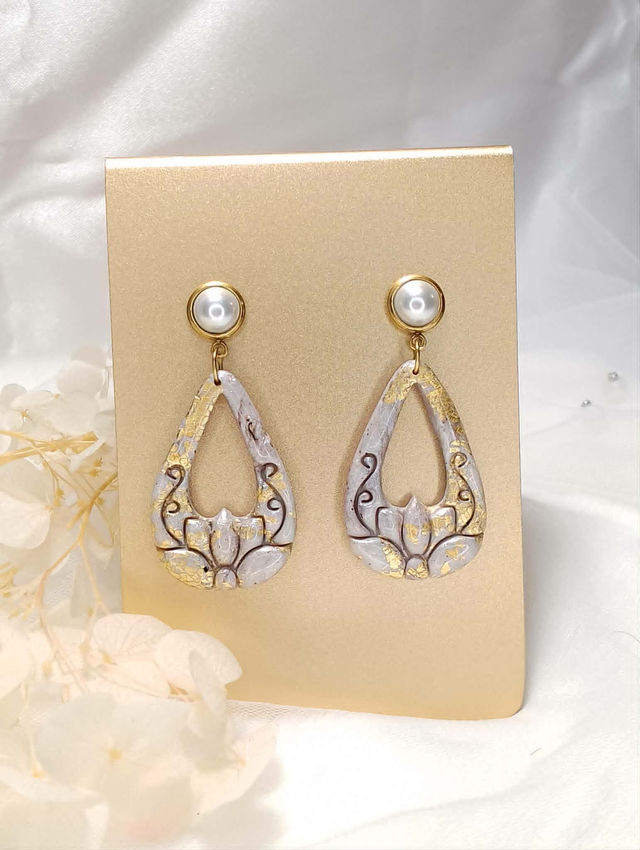 Boucles d'Oreilles "Élégance Florale"