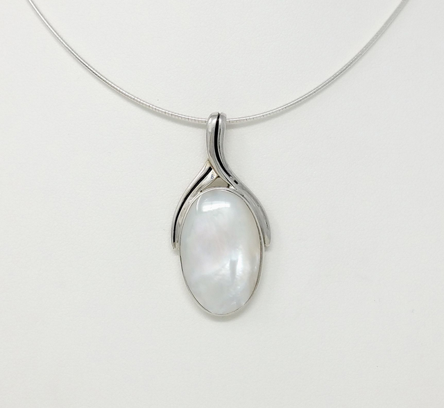PENDENTIF OVALE NACRE BLANCHE ARGENT MASSIF - VENDU SANS CHAINE - 4483