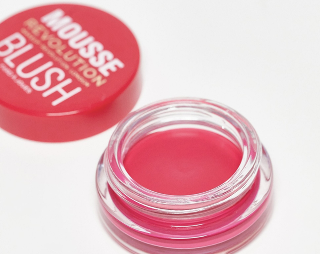 Revolution - Mousse Blusher - Blush - Juicy Fuchsia Pink JUICY FUCHSIA PINK