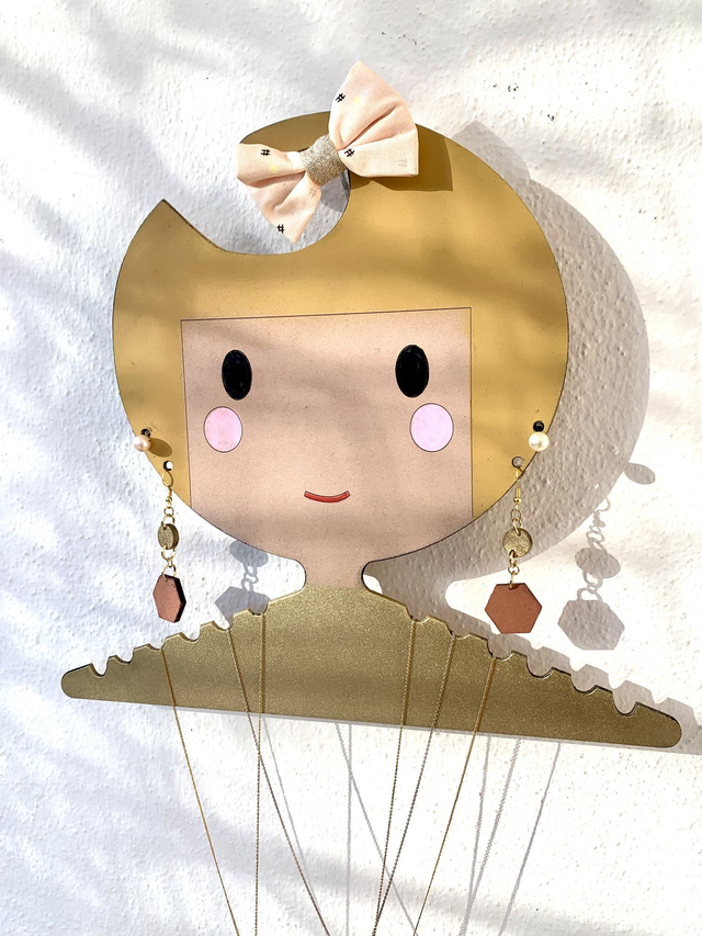 Support à bijoux boucles d&#039;oreilles, chaines et barrettes &quot;Jeune fille&quot;