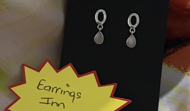 Silver Glass Dangling Earrings- SDE155