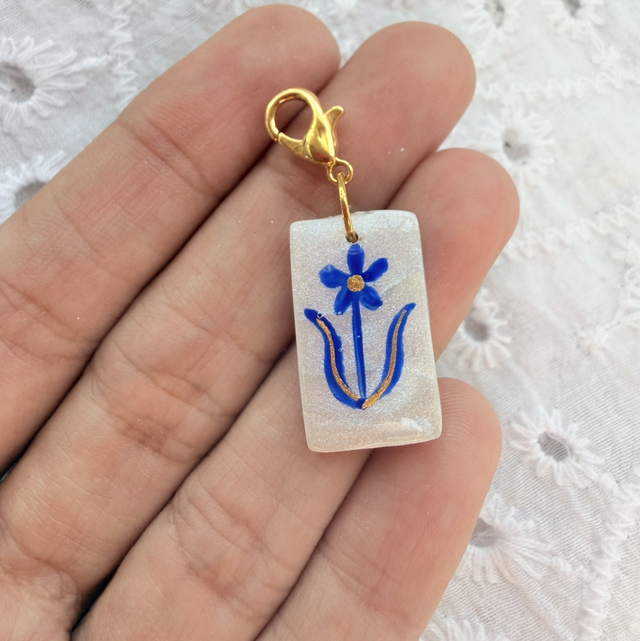 Blue Dainty Flower Delft Style Charm