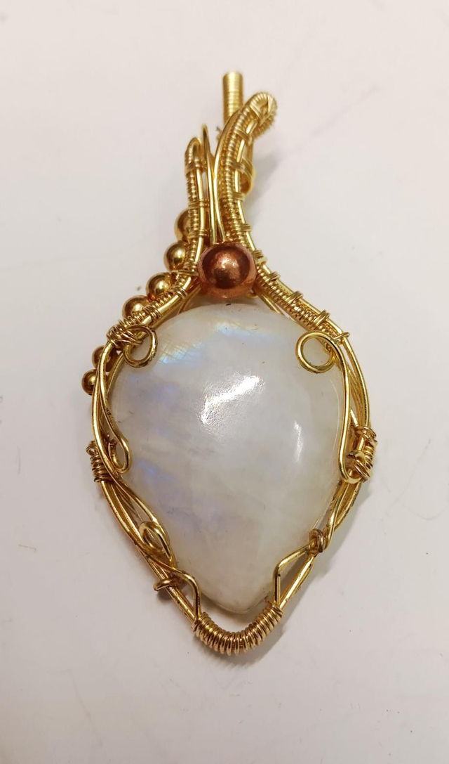 Pendentif pierre de lune,cuivre doré 