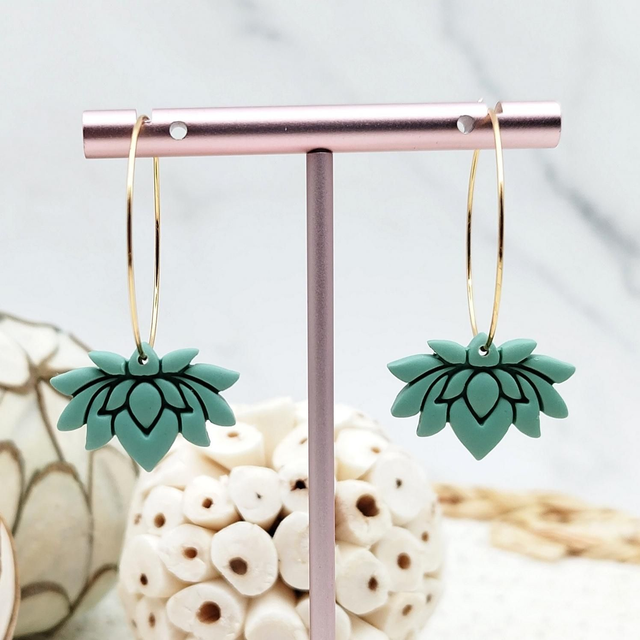 Boucles d&#039;oreilles Créoles Lotus  Vert Absinthe Dorée