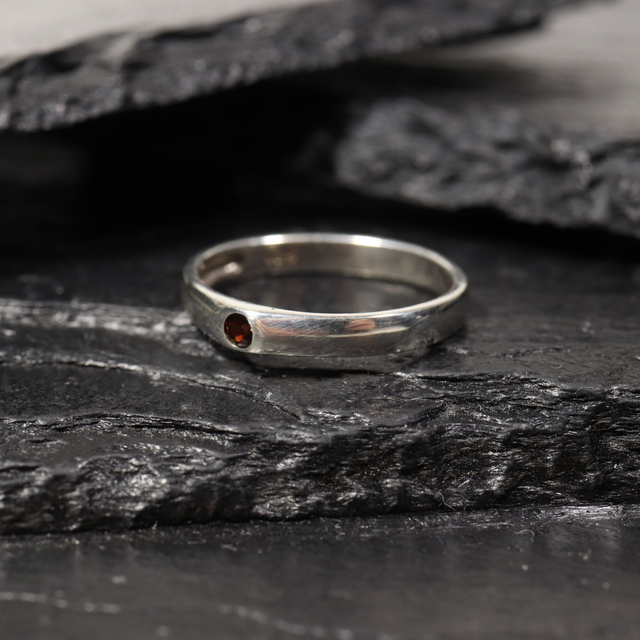 Simple Sterling Silver 925 Minimalist Design Style Small Round Cut Crimson Red Garnet Birthstone Gemstone Band Ring Size O - 7