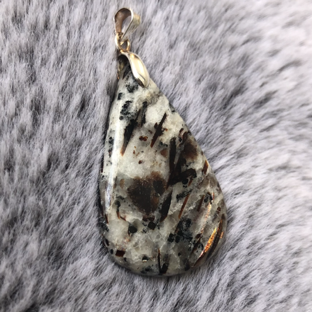Pendentif en Astrophyllite et bélière argent