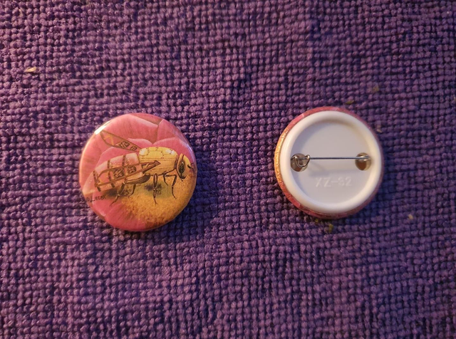 Badge Épingle abeille mécanique