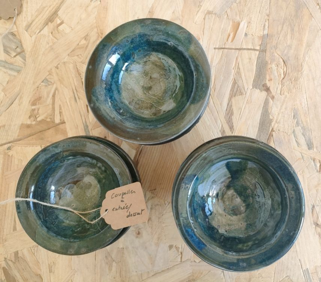  Coupelle en grès émaillé bleu-vert sur pied — pièce artisanale | entrée, dessert ou apéritif