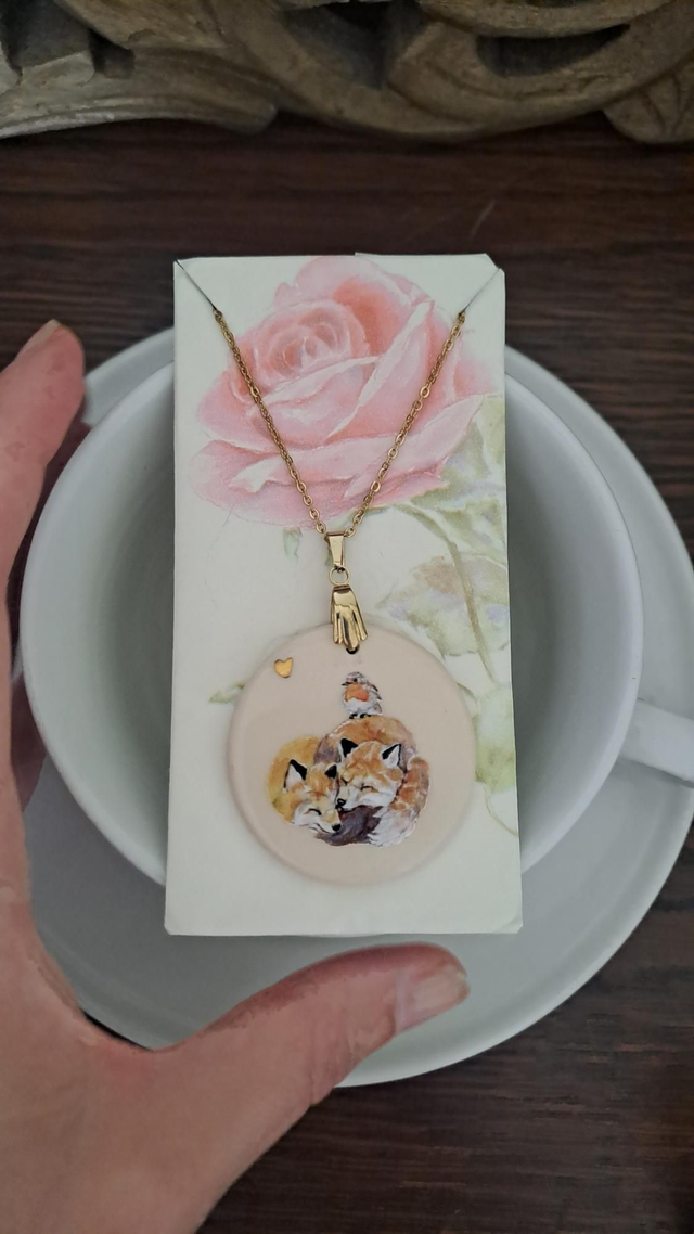 Bijoux foxes and robin