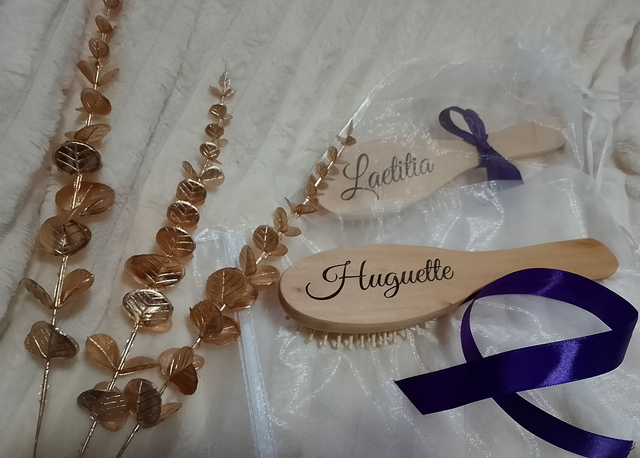 Brosse à cheveux en bois  - Prénom Personnalisé par gravure laser - Cadeaux personnalisables