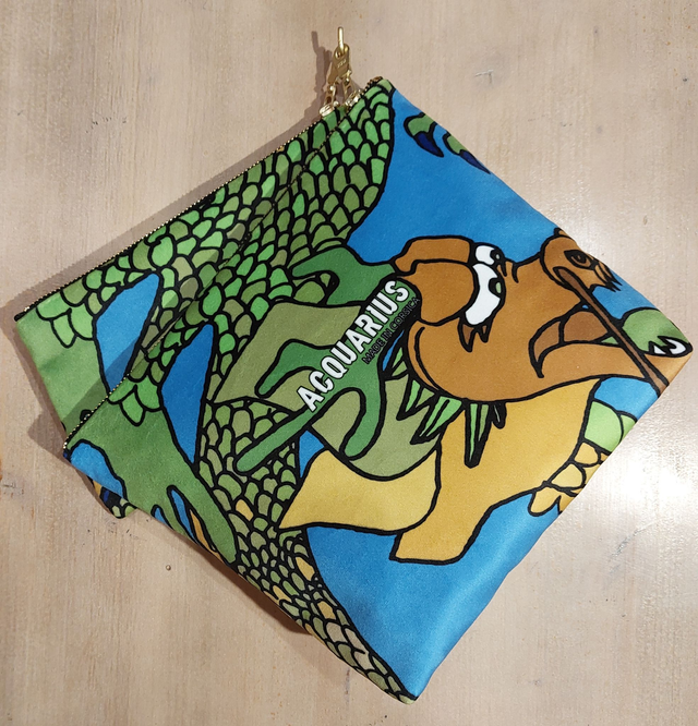 Tatsu Bleu. Pochette et trousse en velours.