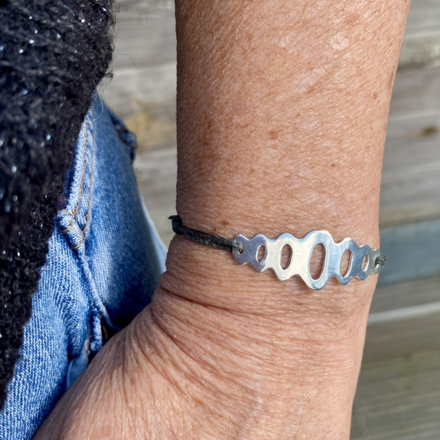 Bracelet Ondulation sur cordon