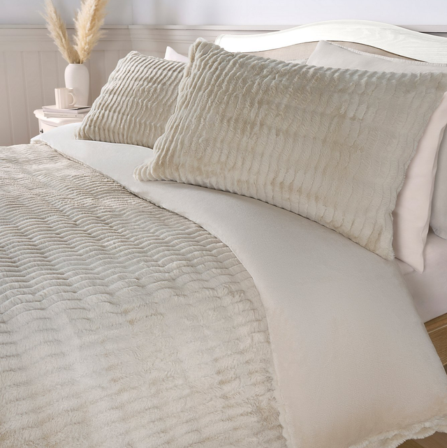 Natural Stacey Solomon Faux Fur Ripple Duvet Set