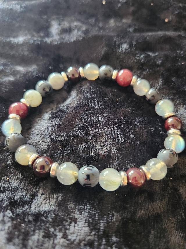 MENS LABRODITE BLACK AGATE AND GARNET BRACELET 