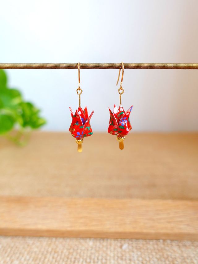 Plaqué or 18k / Origami bouton de lotus / Papier japonais washi / Rouge, or / Bijou japonais origami / Boucles d&#039;oreilles / 