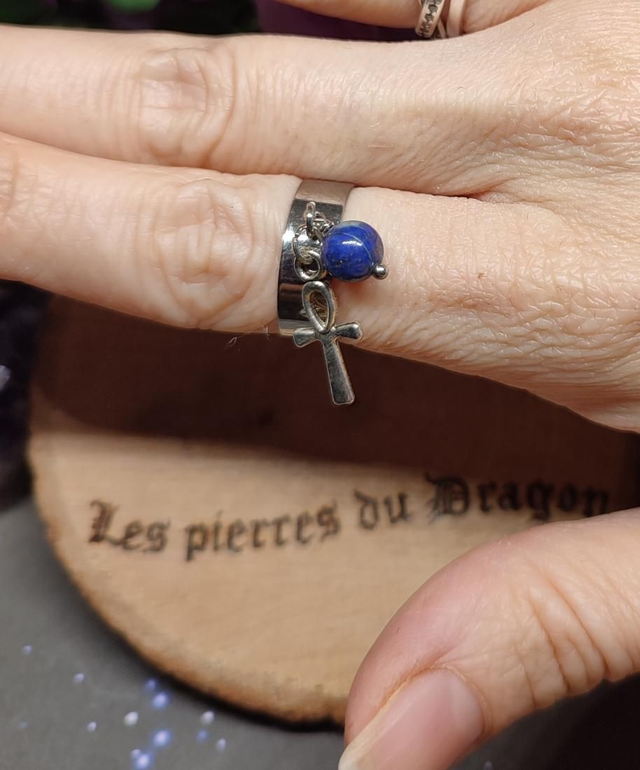 Bague réglable argentée croix de Ankh et lapis lazuli 