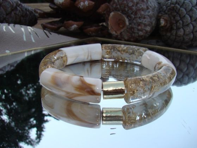 Bracelet perles tubes incurvées Chandra Savaana beige paillettes