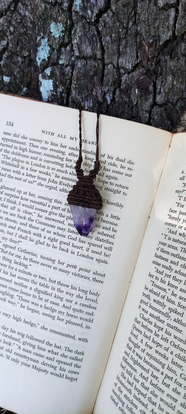 Collier marron avec améthyste