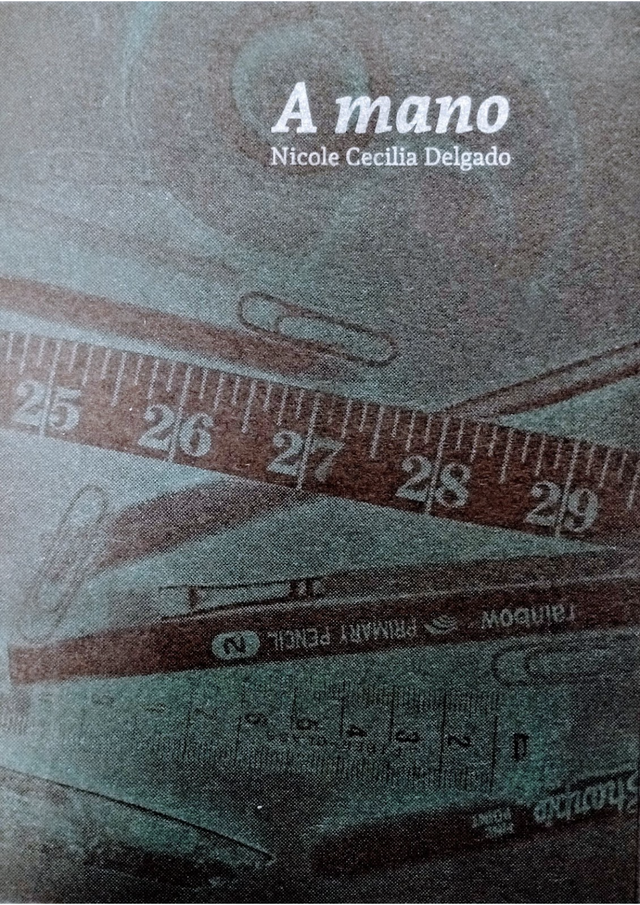 A mano – Nicole Cecilia Delgado 