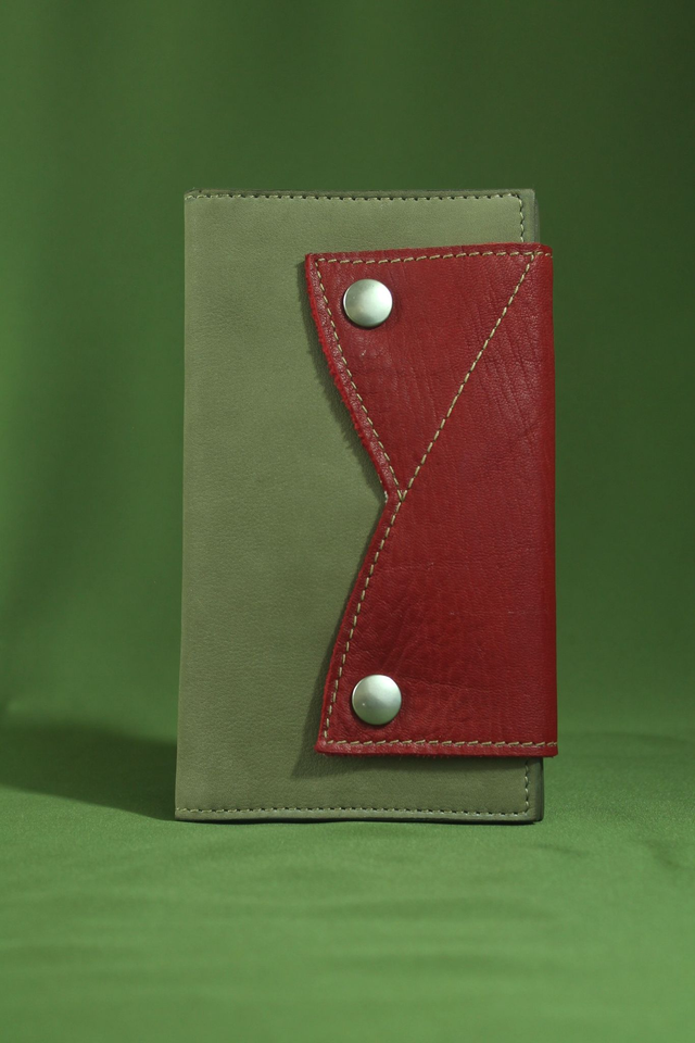 Portefeuille cuir bi-matière veau velours kaki clair et chèvre rouge carmin