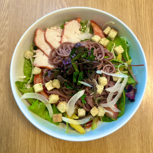 Salade nouille de riz complet & poulet Char siu