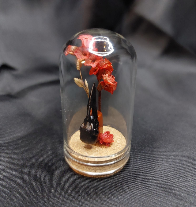 Mini-cloche corbeau rouge