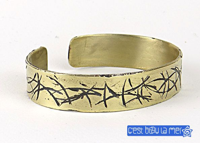 Bracelet laiton gravé patiné