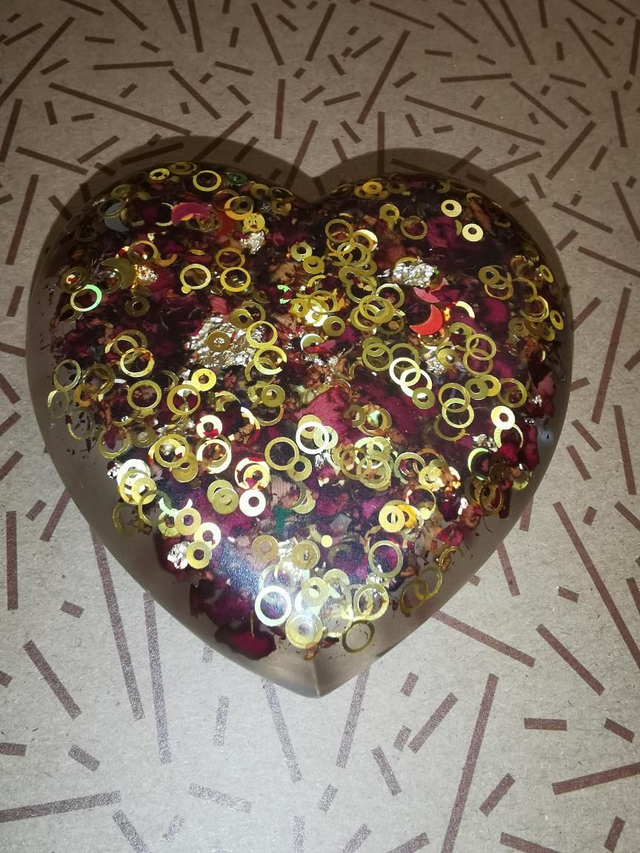 Presse papier cœur doré 