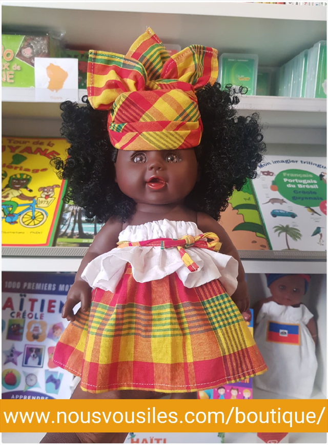CD - LUCY COLIBRI DOLLS MADRAS TRADITIONNEL &amp; COIFFE CREOLE (POUPEE NOIRE 30 cm)