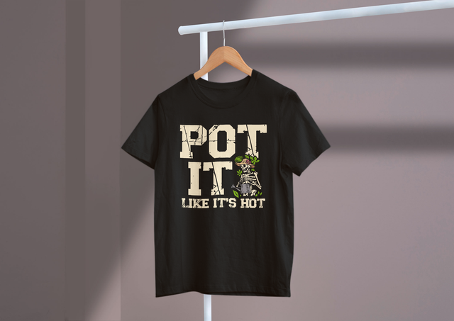 Pot It Like It’s Hot Gardening Fun Planting Humor Funny. Topfen Sie es ein, als wäre es heiß. Gartenarbeit macht Spaß. Pflanzen-Humor. Lustig