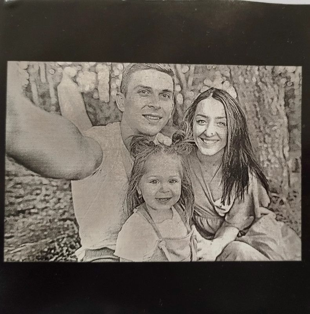 Gravure Photo Personnalisée sur Carrelage – Souvenir Unique et Durable