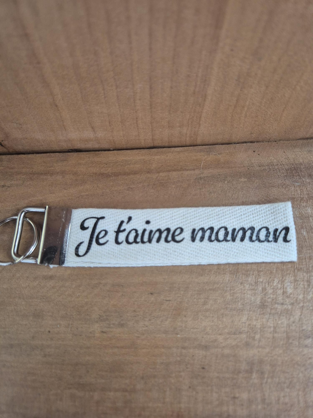 Porte clef ruban &quot; je t&#039;aime maman&quot;